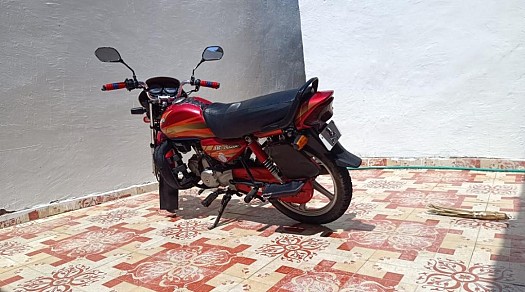Moto Hero Rouge en excellent état - Négociable