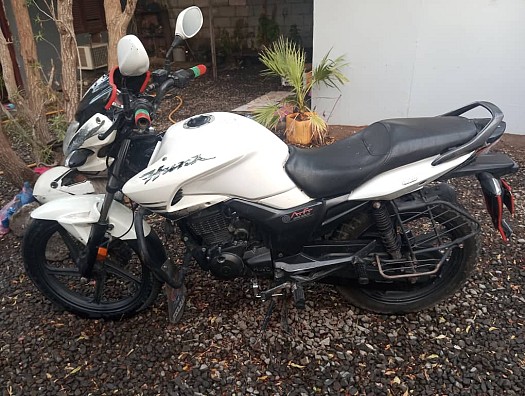 Moto Humk, bon état, moins d\'un an, 30 000 km