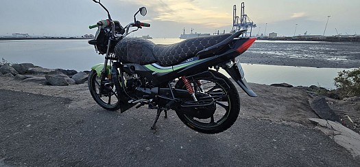 Moto Hiro 100 d\'occasion en bon état - WhatsApp dispo