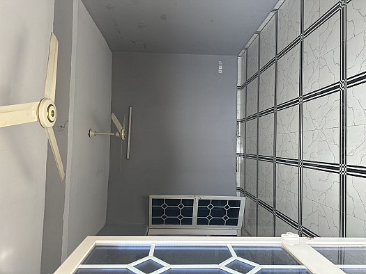 Appartement F3 spacieux avec terrasse et parking sécurisé à Hodan 2