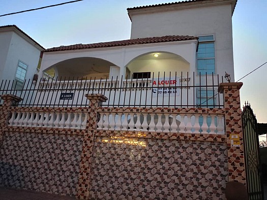 Villa duplex avec emplacement stratégique à louer à la cité Dawaleh