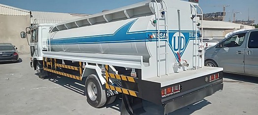 Camion citerne Nissan Diesel UD, modèle 2016 en excellent