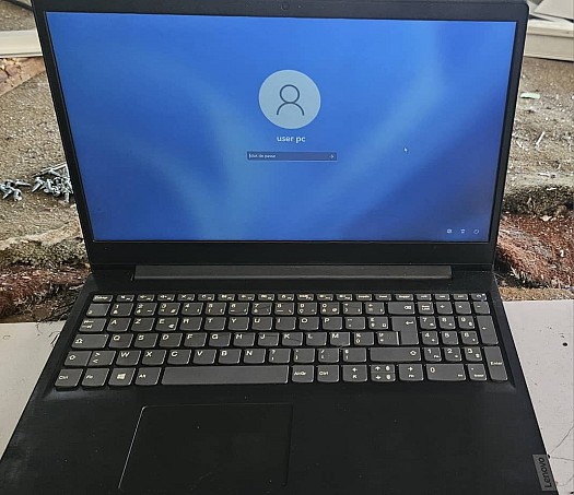Ordinateur portable Lenovo d\'occasion en excellent état - AMD A4, 4 Go RAM, Windows 11 - Léger et polyvalent
