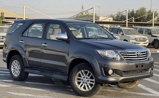 Voiture Toyota Fortuner Automatique à Louer