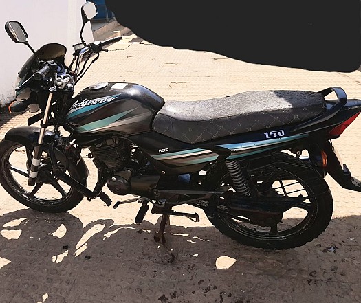 Moto Hero 150 Achiever en excellent état avec bonus de pneu neuf