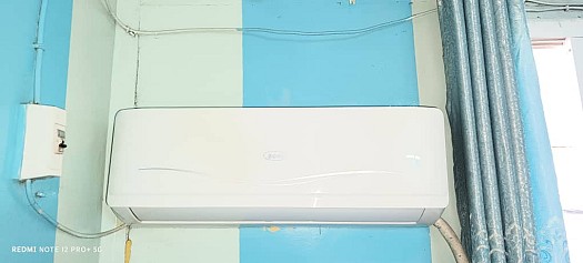Climatiseur BOSH Split 1,5 ch modèle KT3F-12GW-X1 en bon état