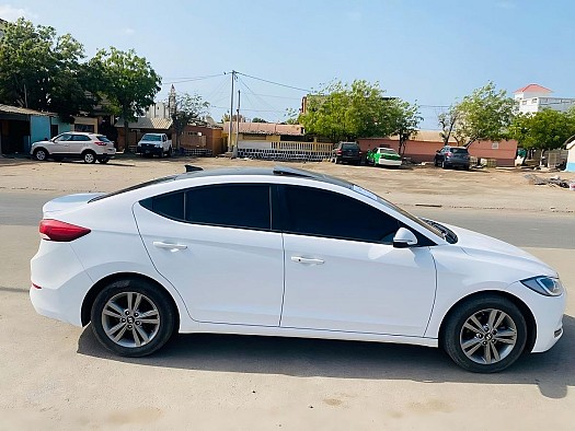 Hyundai Avante 2017, diesel, toit ouvrant à vendre