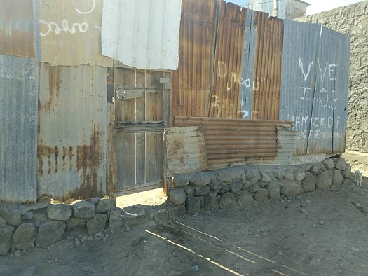 Maison en bois F3 avec cuisine et toilette à Cheikh Moussa