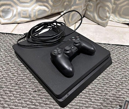 PlayStation 4 500 Go avec manette neuve - Jailbreak possible