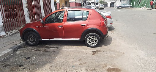 Renault Sandero 2013, boîte automatique, essence, faible kilométrage
