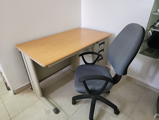 Bureau et chaise en excellent état