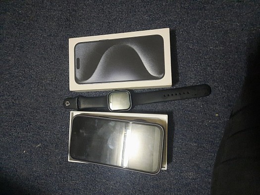 iPhone 15 Pro Max 256 Go, comme neuf avec accessoires