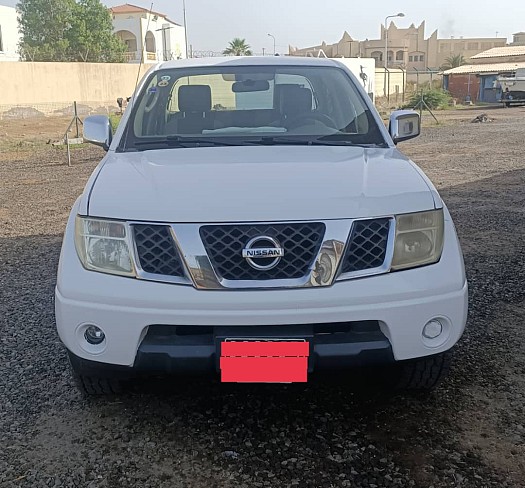 Nissan Navara D40 2012, carrosserie refaite, climatisation impeccable