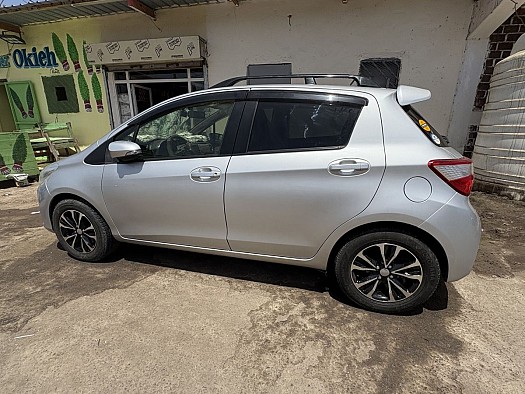 Toyota Vitz 2017 en excellent état, économique