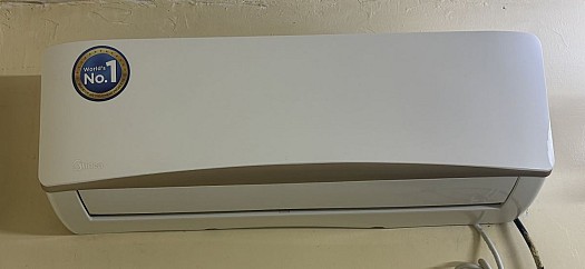 Climatiseur Midea 1,5 CV en très bon état