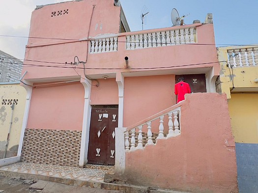 Maison a louer F3 propre à Barwaqo 1, 1er étage