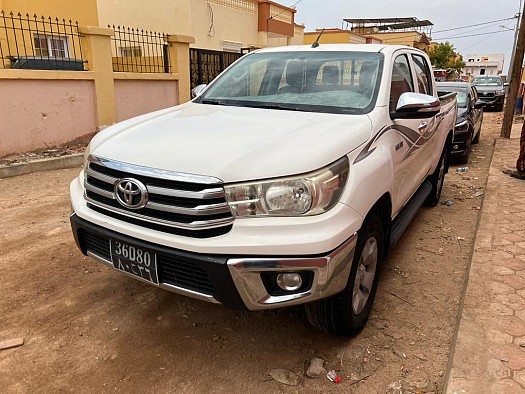 Toyota Hilux Turbo 4x4 2018, boîte automatique, toutes options
