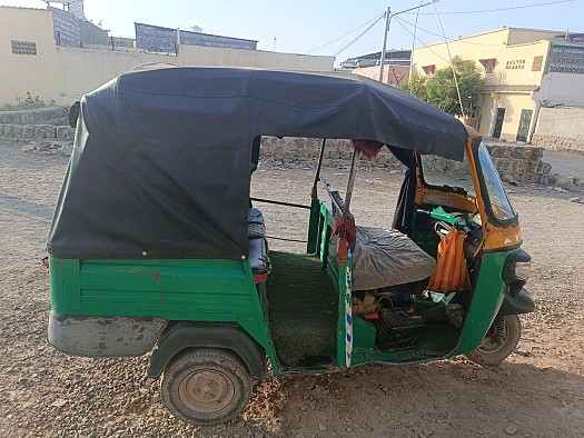 Tricycle D98 en bon état, prix abordable et négociable