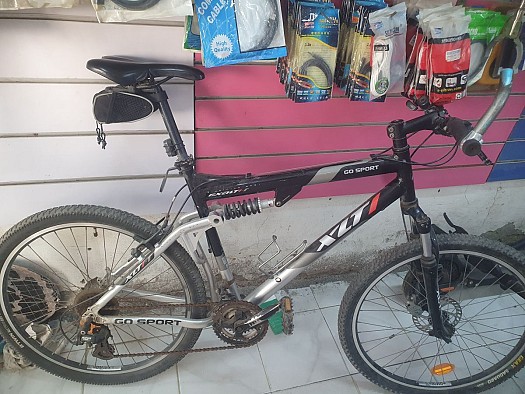 Velo 4x4 avec casquette, provenant d\'Europe