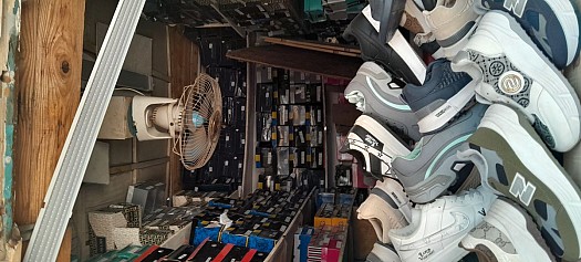 Boutique de chaussures au centre-ville - Abakoté