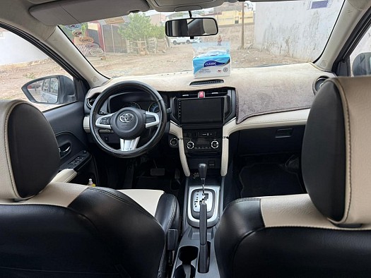 Toyota Rush 2021, presque neuve, boîte Automatique