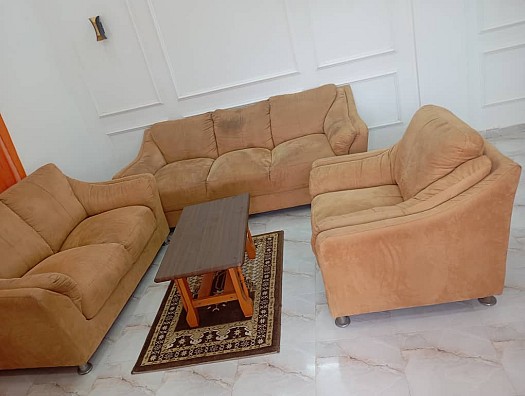 Salon et table à vendre