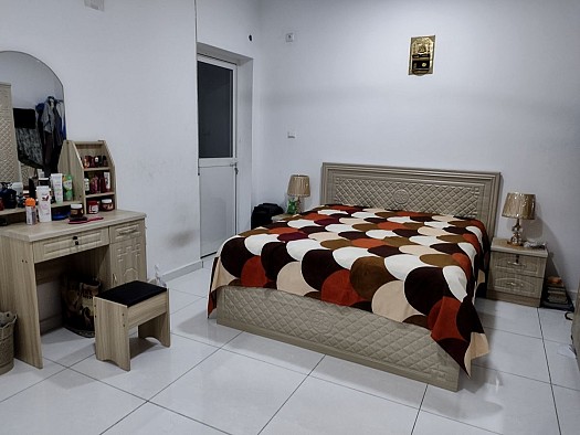 Chambre à coucher neuve avec lampes incluses