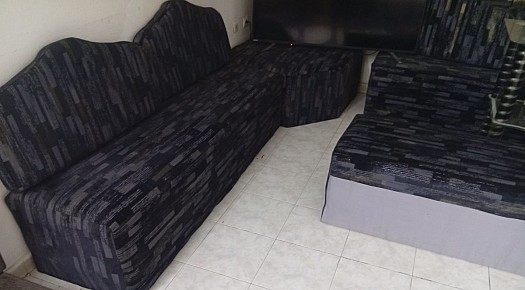 Ensemble qaaci comfortable à vendre avec 5 cadres gratuits Prix a débattre utiliser pendant trois mois seulement.