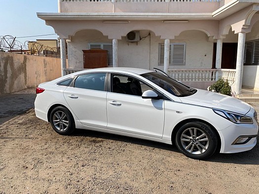 Hyundai, Model SONATA CVVL, Boite de vitesse automatique, 5 places spatieuse, Essences, très bien entretenue