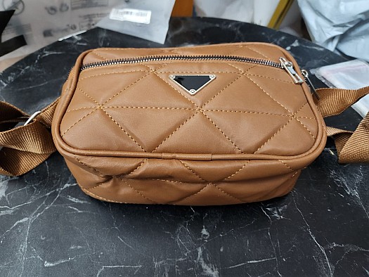Sac à main moyen Prada Pouch - Neuf, prix abordable