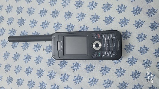 Téléphone satellite Thuraya XT-LITE pour appels et SMS en zones isolées