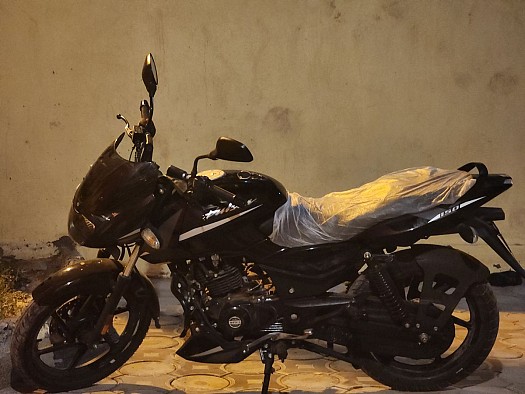 Moto avec décoration lumineuse et télécommande