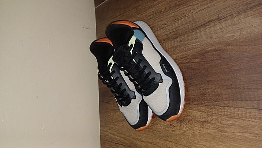 Chaussures MAX taille 43 en bon état