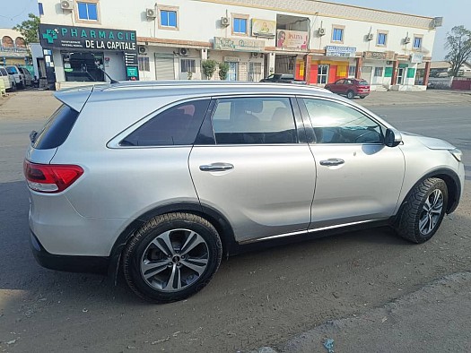 KIA Sorento 4x4, 7 places, économique, climatisée