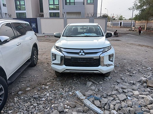 Mitsubishi L200 2022 , en excellent état