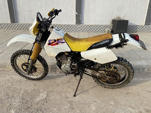 Suzuki DR d\'occasion en bon état à vendre à Haramous