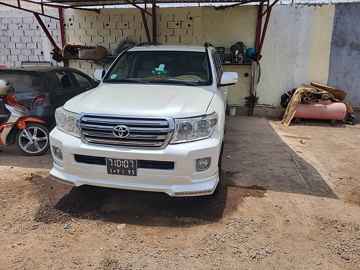 Toyota Land Cruiser 2016, diesel, boîte automatique, excellent état