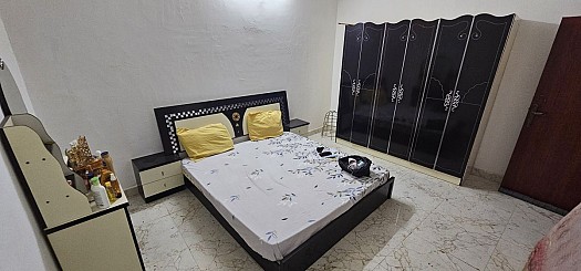 Chambre à coucher complète avec lit et grande armoire