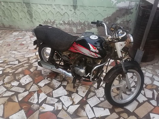 Moto Hero 100cc, moteur robuste, très bon état