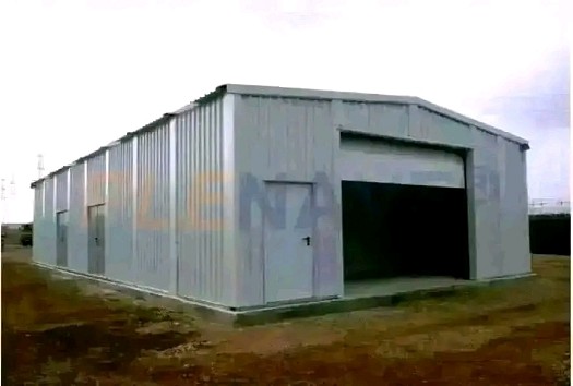 Terrain industriel de 4800m² avec 2 hangars dans la zone industrielle Sud