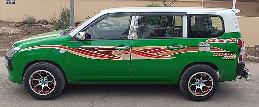Toyota Probox Taxi 2018 vert et blanc importé de Dubai