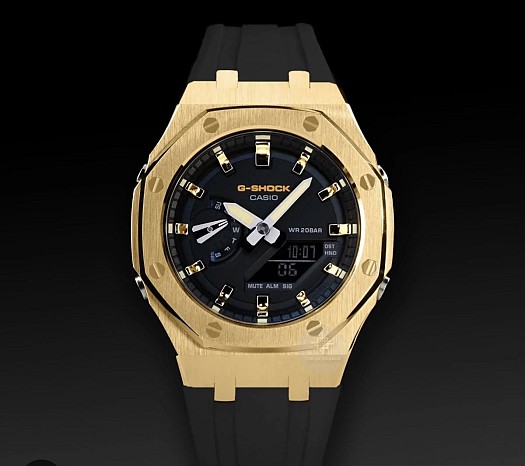 Montre G-Shock noire et dorée