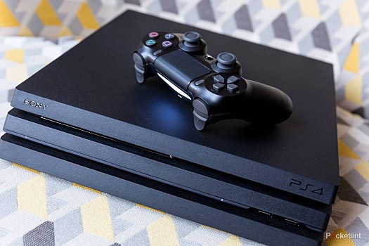 Console de jeu PS4 Pro avec 2 jeux FIFA 2025 et GTA 5