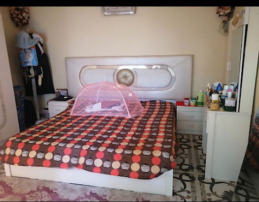 Chambre à coucher + canapé-lit 5 places en bon état