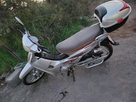 Moto 110 Falcon en excellent état