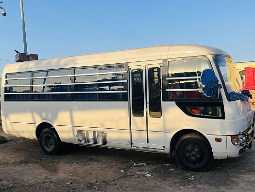 Bus Mitsubishi Rosa 30 places, diesel, état impeccable
