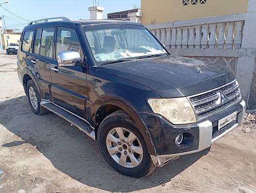 Mitsubishi Pajero SUV diesel, boîte automatique, robuste et fiable