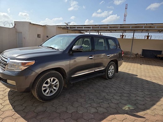 TOYOTA LANDCRUISER V8 / TOYOTA HILUX 2013