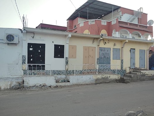 3 locaux commerciaux bien situés - 110m2 - Gabode 5