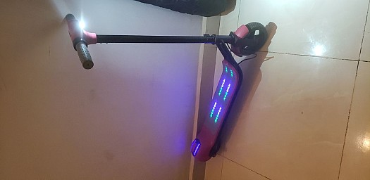 Trotinette électrique pour enfant en excellent état